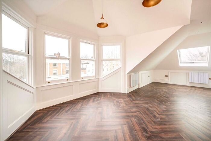2 Bedroom Flat For Sale In Hillmarton Road, Hillmarton Conservation Area, N7