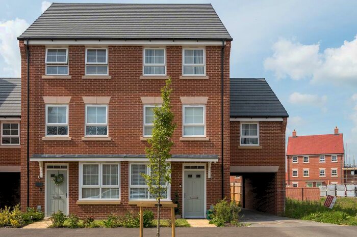 4 Bedroom Town House To Rent In Kingsbrook, Aylesbury, HP22