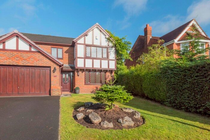 4 Bedroom Detached House To Rent In Waterslea Drive, Bolton, BL1