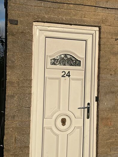 2 Bedroom Flat To Rent In Pasture Walk, Clayton, Bradford, Bradford, BD14