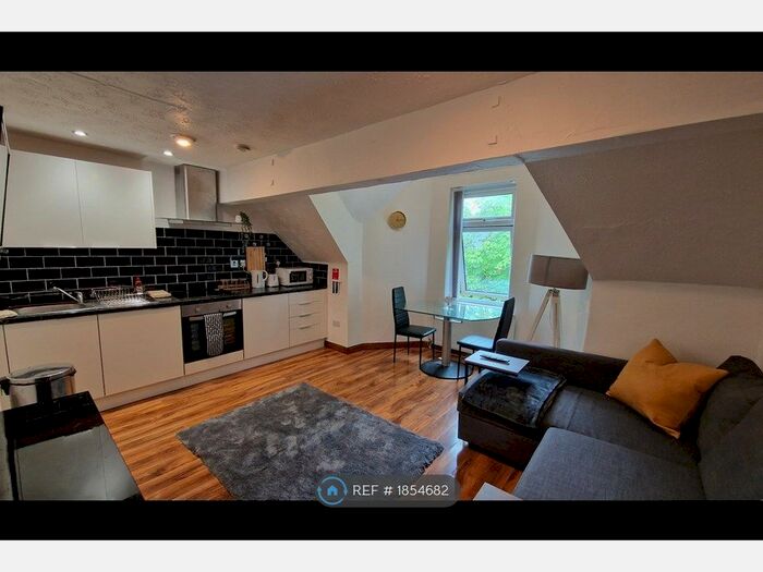 2 Bedroom Flat To Rent In Polygon Road, Manchester, M8