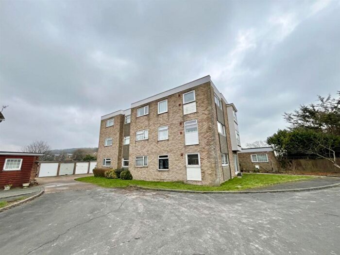 2 Bedroom Flat For Sale In Powell Gardens, Newhaven, BN9