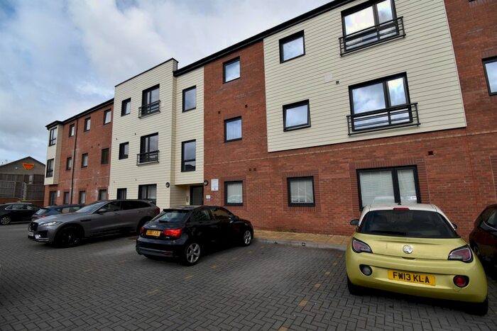 2 Bedroom Flat To Rent In Elmtree Way, Kingswood, Bristol, BS15