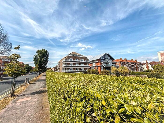 3 Bedroom Flat For Sale In Chesterfield Road, Eastbourne, BN20