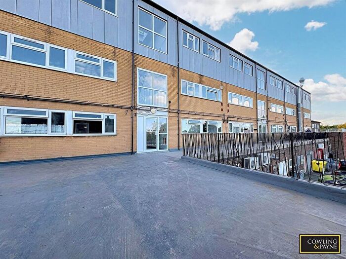 2 Bedroom Flat For Sale In Southend Road, Wickford, SS11