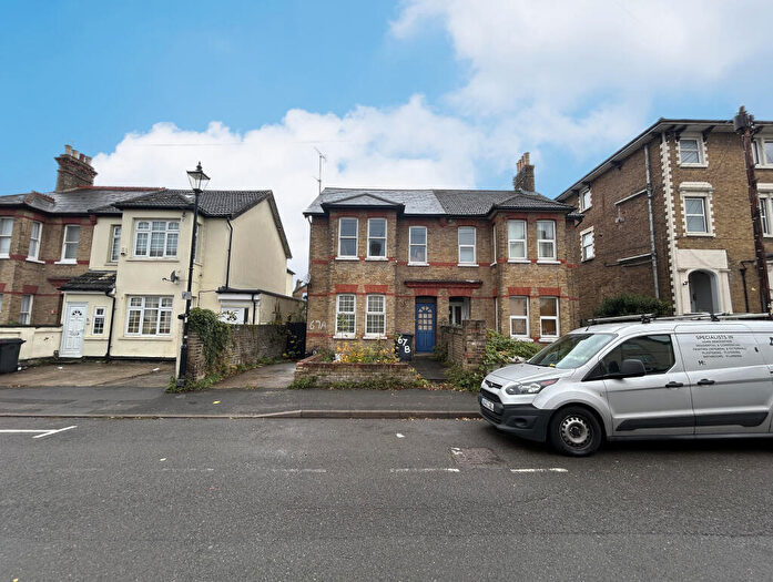 2 Bedroom Flat For Sale In A Hencroft Street South, Slough, Berkshire, SL1