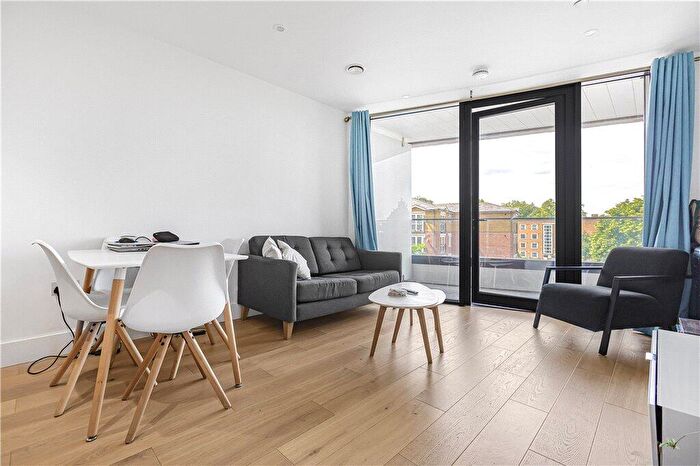 1 Bedroom Apartment For Sale In Kingsland High Street, London, E8
