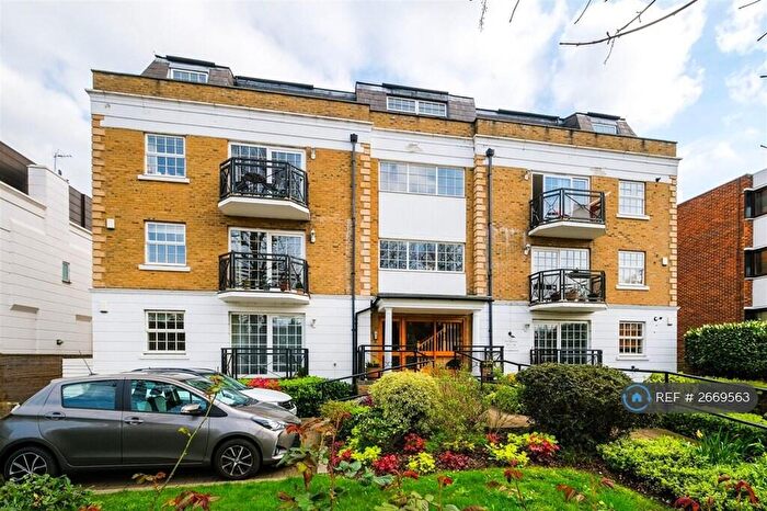 2 Bedroom Flat To Rent In The Grange, London, E18