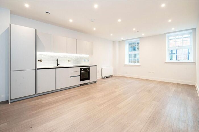 2 Bedroom Apartment To Rent In Memorial Avenue, Slough, Berkshire, SL1