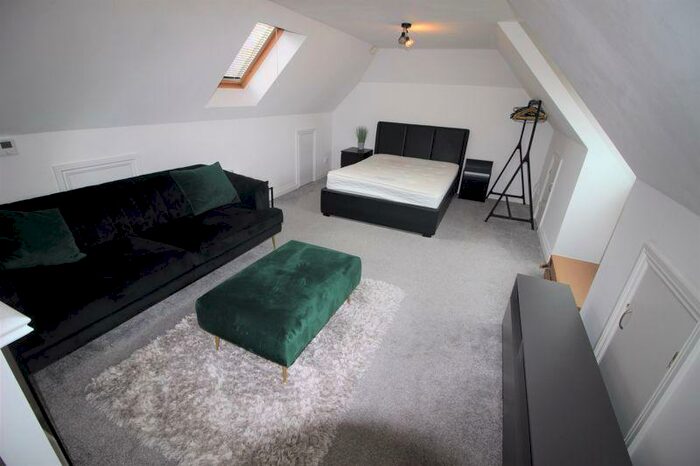 1 Bedroom Apartment To Rent In One Bedroom Studio Apartment, Marlborough Road, Swindon, SN3