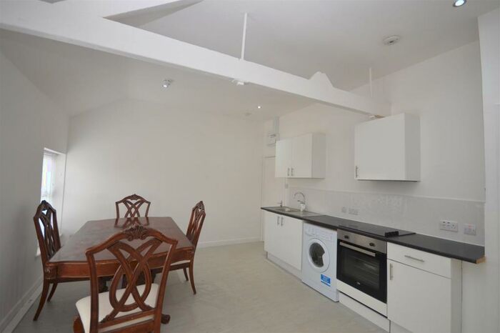 1 Bedroom Flat To Rent In High Street, Desborough, Kettering, NN14