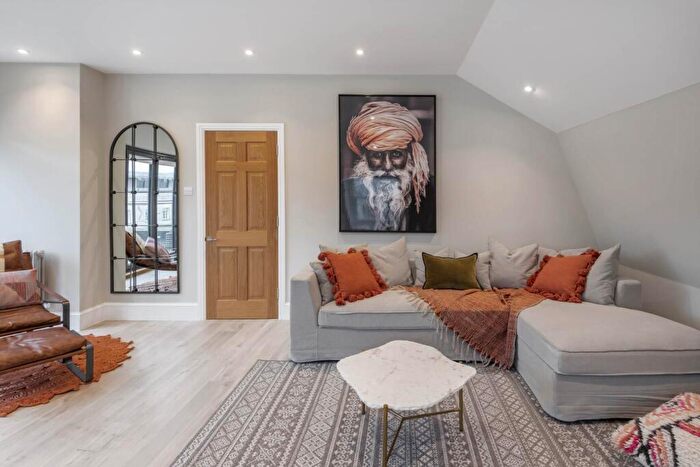 1 Bedroom Apartment To Rent In Penthouse, Union Passage, BA1