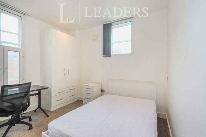4 Bedroom Flat To Rent In Rockingham Lane, Sheffield, South Yorkshire, S1