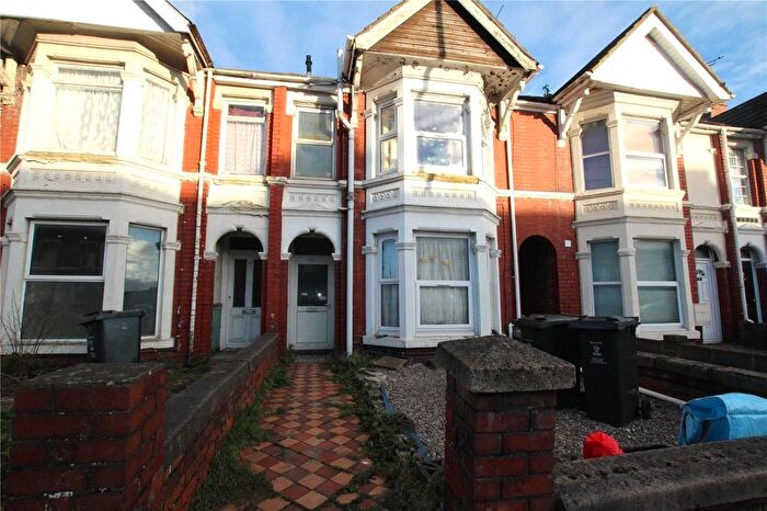 2 Bedroom Flat To Rent In County Road, Swindon, Wiltshire, SN1