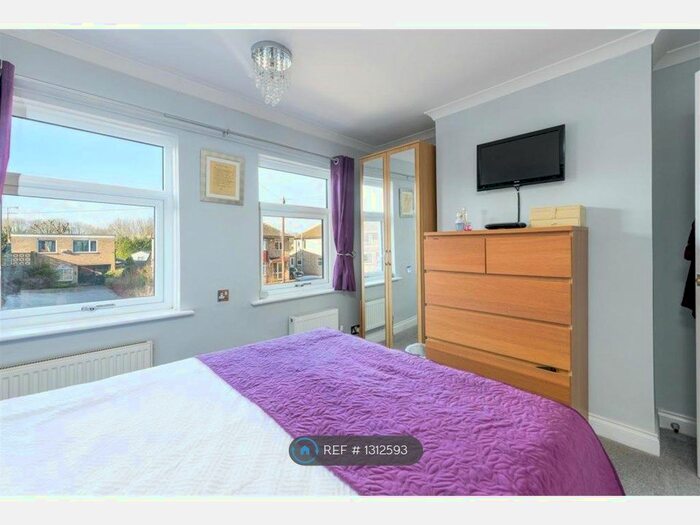 3 Bedroom Semi-Detached House To Rent In Lincoln Road, Peterborough, PE4