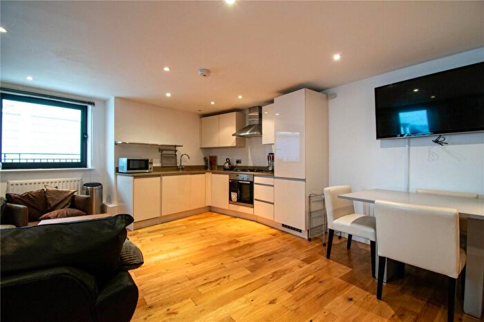 3 Bedroom Maisonette To Rent In Eagle Wharf Road, Angel Wharf, N1