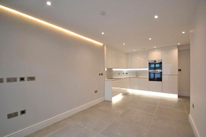 2 Bedroom Flat To Rent In Lammas Park Road, Ealing, W5