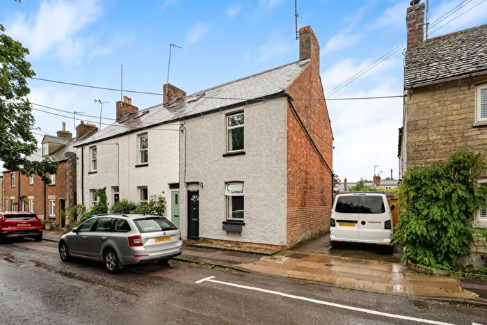 3 Bedroom End Of Terrace House For Sale In Stanton Harcourt Road, Witney, OX28