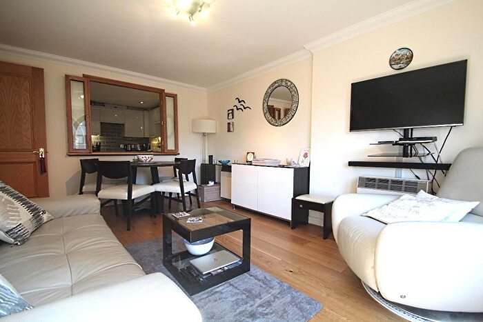 2 Bedroom Flat To Rent In Regency Street, Westminster, London, SW1P