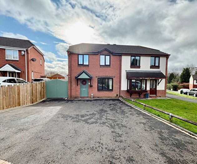 3 Bedroom Semi Detached House To Rent In Fir Tree Drive, Dudley, DY3