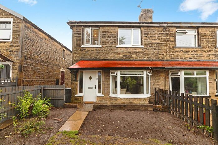 3 Bedroom Semi-Detached House For Sale In Tyersal Terrace, Bradford, BD4