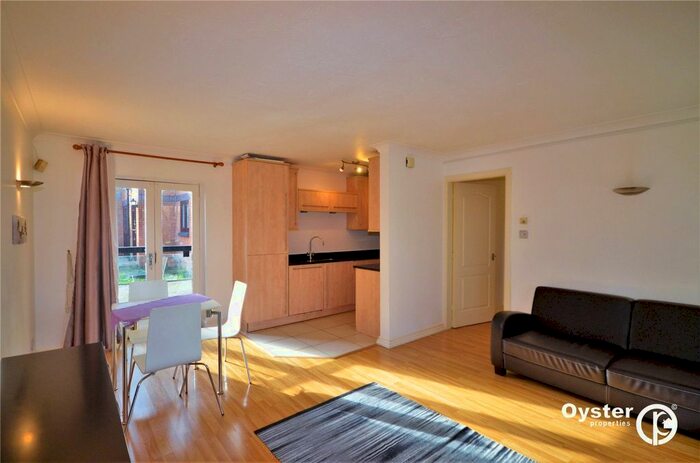 2 Bedroom Flat To Rent In Walker Close, London N11