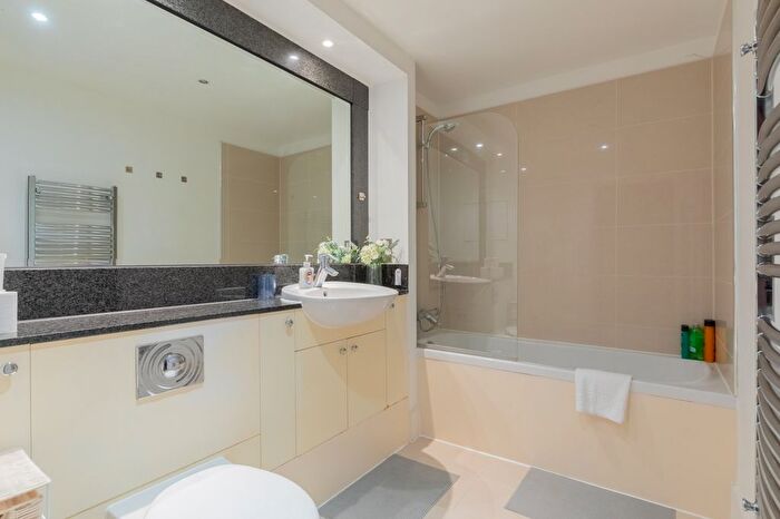 1 Bedroom Flat To Rent In St. George Wharf, London, SW8