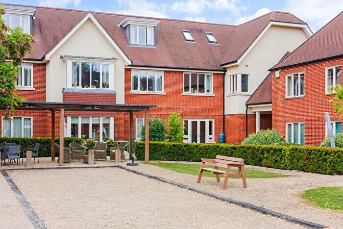 2 Bedroom Flat For Sale In Hampshire Lakes, Yateley, GU46