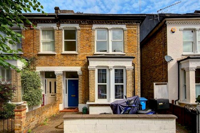1 Bedroom Flat To Rent In Beaconsfield Road, St Margarets, TW1