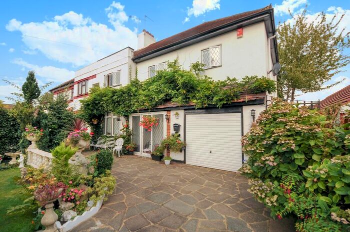 4 Bedroom Semi-Detached House To Rent In Camley Gardens, Maidenhead, SL6