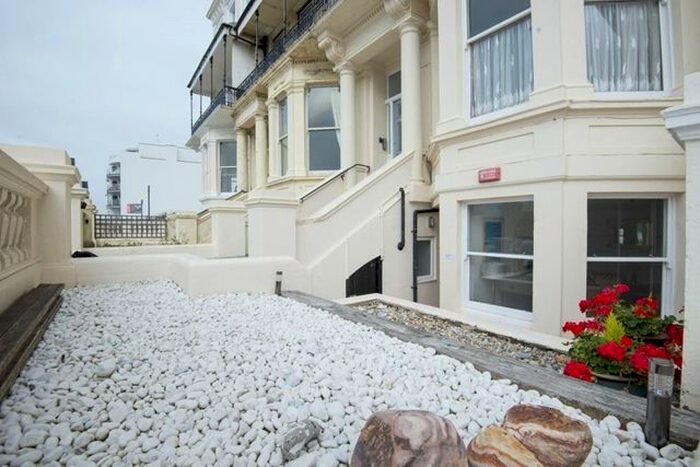 2 Bedroom Flat To Rent In Kingsway, Hove, BN3