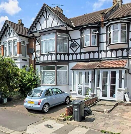 2 Bedroom Maisonette To Rent In Clarendon Gardens, Ilford, London, IG1