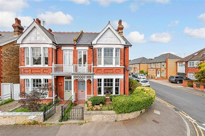 4 Bedroom Semi-Detached House For Sale In Pierremont Avenue, Broadstairs, Kent, CT10