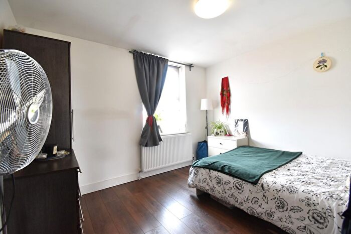 2 Bedroom Flat To Rent In Wightman Road, Harringay, N8