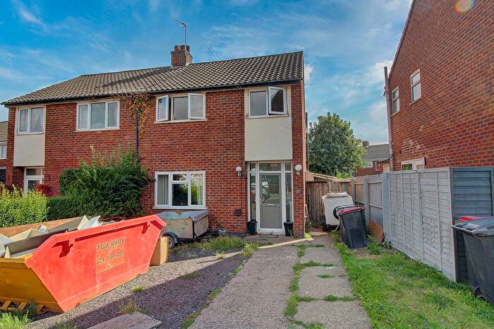 3 Bedroom Semi-Detached House For Sale In Lister Road, Atherstone, CV9