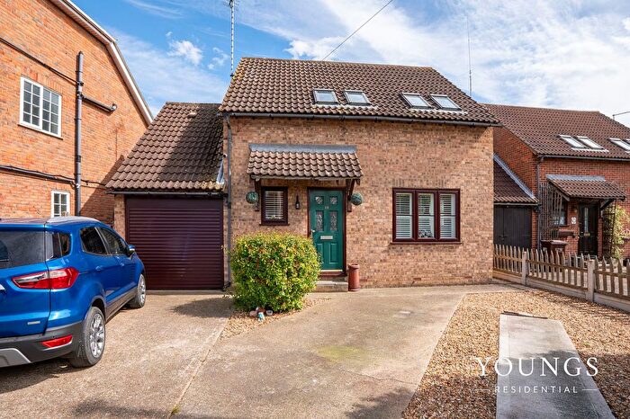4 Bedroom Detached House For Sale In Derventer Avenue, Canvey Island, SS8