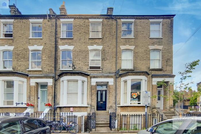 3 Bedroom Flat To Rent In Courtney Road, Islington, N7