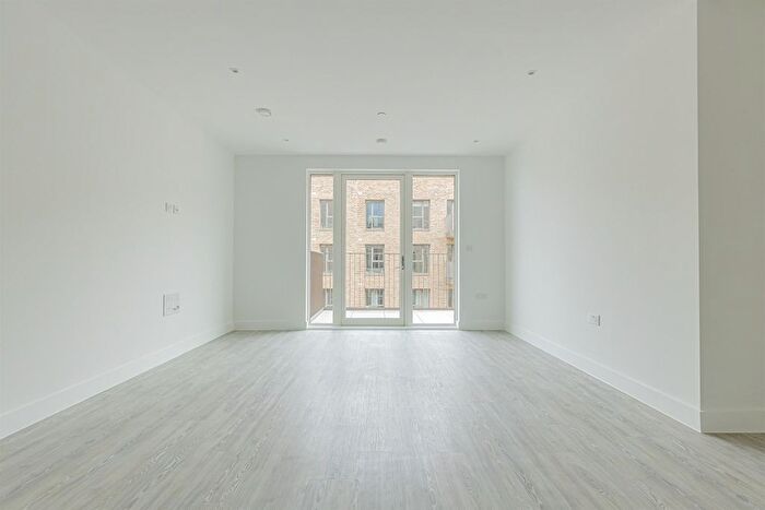 2 Bedroom Flat To Rent In Clovelly Road, Hounslow, TW3