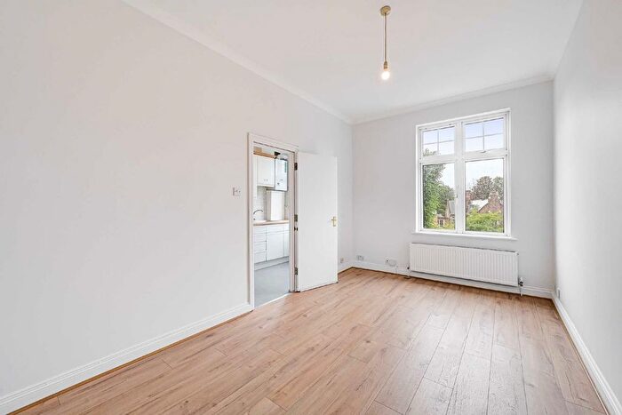 2 Bedroom Flat To Rent In Uxbridge Road, Shepherds Bush, W12