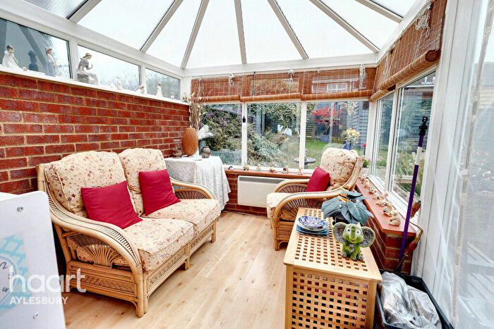 3 Bedroom Terraced House For Sale In Waivers Way, Aylesbury, HP21