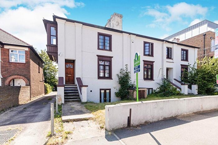 2 Bedroom Flat To Rent In Watling Street, Bexleyheath, Kent, DA6