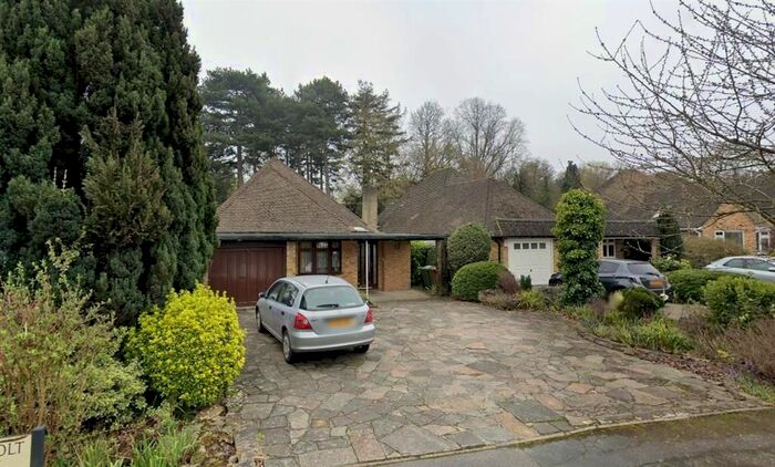 3 Bedroom Bungalow To Rent In Shadbolt Close, Worcester Park, KT4