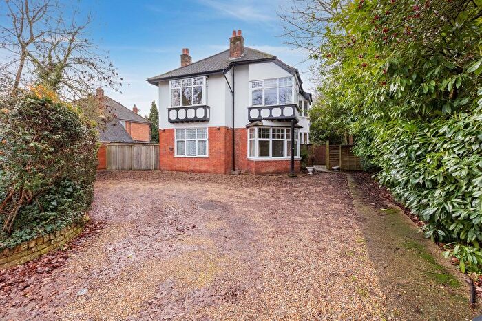 6 Bedroom Detached House For Sale In Langley Road, Langley, SL3