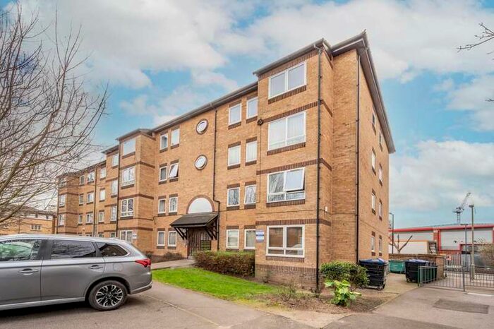 2 Bedroom Flat To Rent In Chaucer Drive, South Bermondsey, SE1