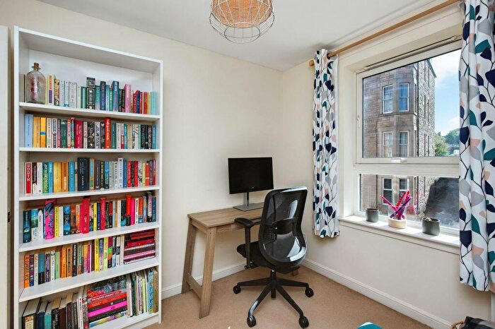 2 Bedroom Flat For Sale In / Duff Street, Dalry, Edinburgh, EH11