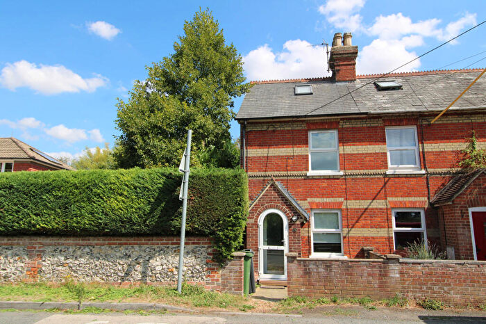 3 Bedroom End Of Terrace House For Sale In Kingsclere Road, Overton, Hampshire, RG25