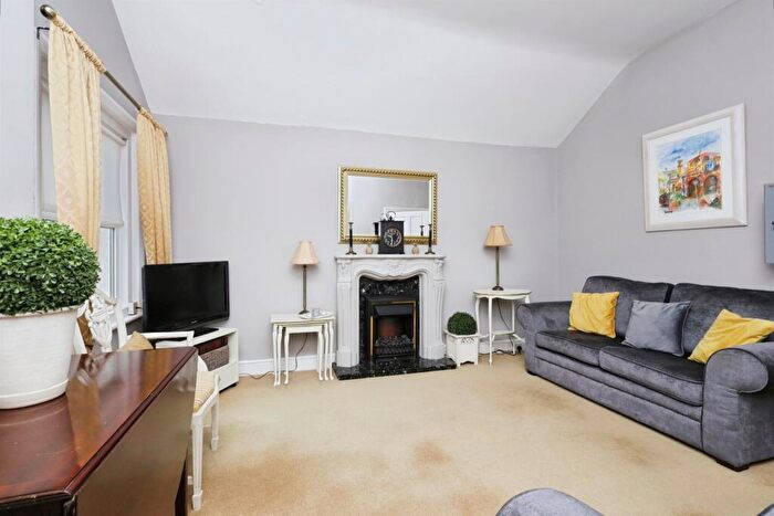 1 Bedroom Apartment For Sale In Wilmington Square, Eastbourne, BN21