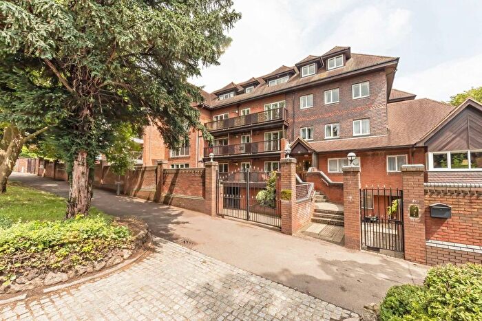 2 Bedroom Flat To Rent In Wimbledon Hill Road, London, SW19