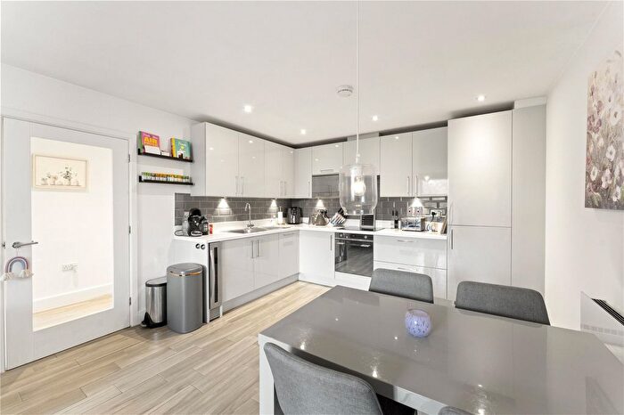 1 Bedroom Flat For Sale In Summerhouse Lane, Harefield, Uxbridge, UB9