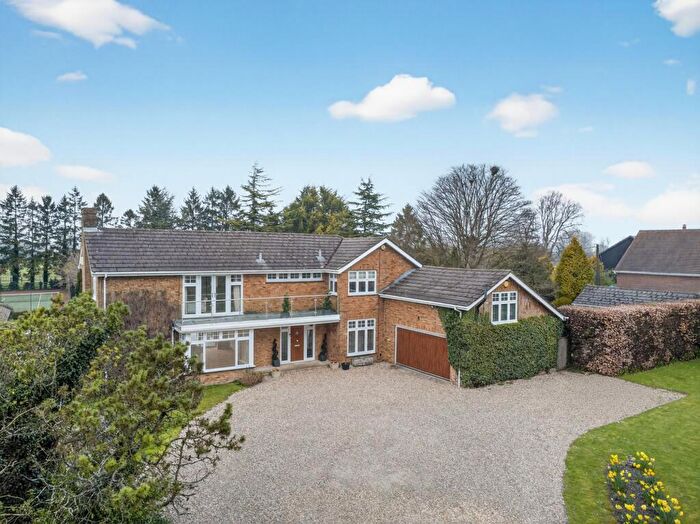 5 Bedroom Detached House For Sale In Butts Way, Aston Rowant, OX49